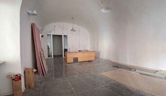 Ponúkame voľný nebytový priestor o výmere 100 m2 na prízemí 