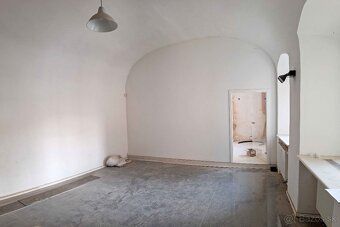 Ponúkame voľný nebytový priestor o výmere 100 m2 na prízemí 