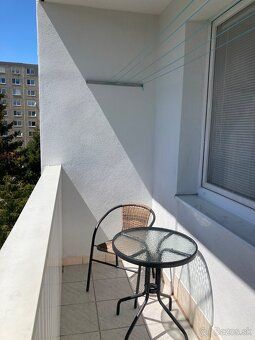 Ponúkam na prenájom 1-izbový byt s balkónom na sídlisku JUH 