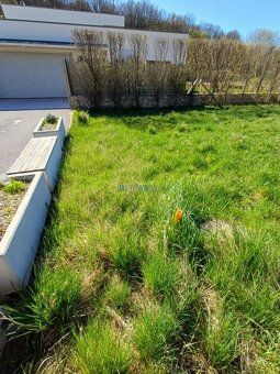 Ponúkame na predaj výnimočný pozemok na výstavbu rodinného d