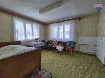 RE/MAX vám exkluzívne ponúka na predaj priestranný rodinný d
