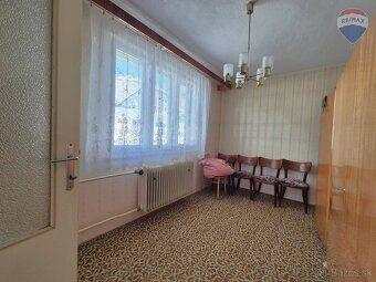 RE/MAX vám exkluzívne ponúka na predaj priestranný rodinný d
