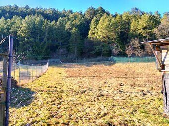 Ponúkame na predaj dom s krásnym VEĽKÝM POZEMKOM 2500m2 ktor