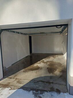 Ponúkam na prenájom garáž (3,55m x 6m) vo Svite, v bytovom d