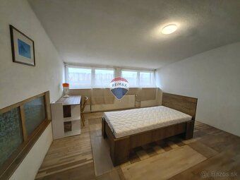 Na prenájom veľký 2 podlažný, priestranný rodinný dom 240m2 