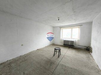 NEZVYČAJNE VEĽKÝ 8 izbový rodinný dom pri kaštieli - vhodný 