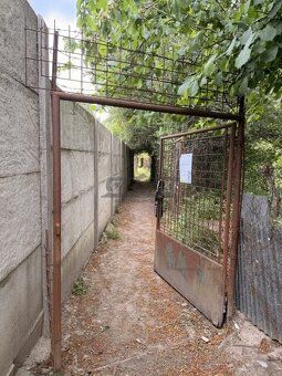 Ponúkame na predaj tri samostatné záhradné parcely v obľúben