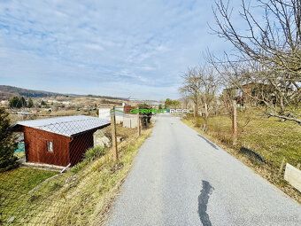 Ponúkame na predaj záhradu  o výmere 385 m2 s chatkou - zast