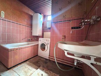 Ponúkame vám na predaj pôvodný tehlový rodinný dom ÚP 130 m2