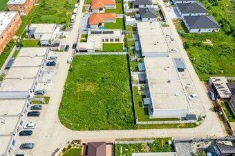 Máme záujem o kúpu stavebného pozemku v lokalite Cabaj-Čápor