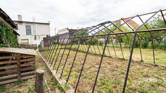 Ponúkame na predaj rodinný dom v pôvodnom stave v pokojnej o