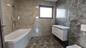 EXKLUZÍVNE IBA U NÁS! Realitná kancelária RE/MAX ponúka na p