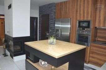 Exkluzívne iba u nás.
Realitná kancelária REMAX ponúka na pr