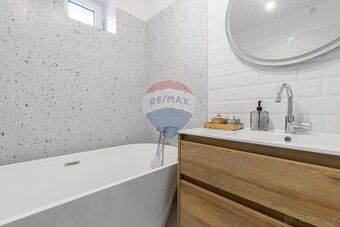 Realitná kancelária RE/MAX exkluzívne ponúka na predaj kompl