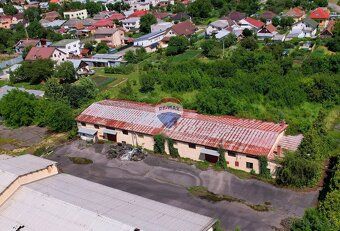 Veľký POZEMOK 8700m2, BÝVALÁ TLAČIAREŇ, SKLADY a HALY na pod