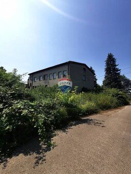 RE/MAX ponúka na predaj ROZSIAHLÝ pozemok 84400m2 s budovami