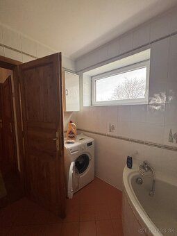 Ponúkame na predaj priestorovo veľkoryso riešený 4-izbový mu