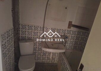 Ponúkame Vám na predaj 1,5 izbový byt na vyvýšenom prízemí v