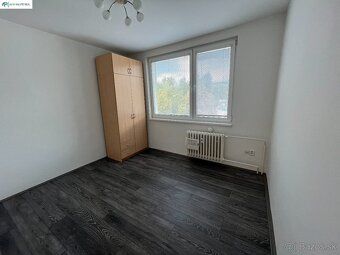Vo výhradnom zastúpení majiteľa ponúkame na predaj 2,5 izb. 