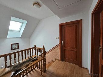 Predám 6-izbový rodinný dom s garážou postavený na pozemku o
