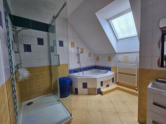 Predám 6-izbový rodinný dom s garážou postavený na pozemku o