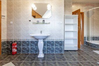 NA PRENÁJOM – VEĽKORYSÝ 3-IZBOVÝ BYT SO SAUNOU A JACUZZI
Rad