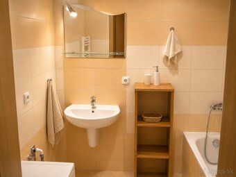 Ponúkame na prenájom 2-izbový byt o výmere 62m² na 1 poschod