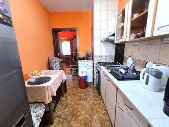 TUreality ponúka na predaj 3 izbový byt so zariadením po kom