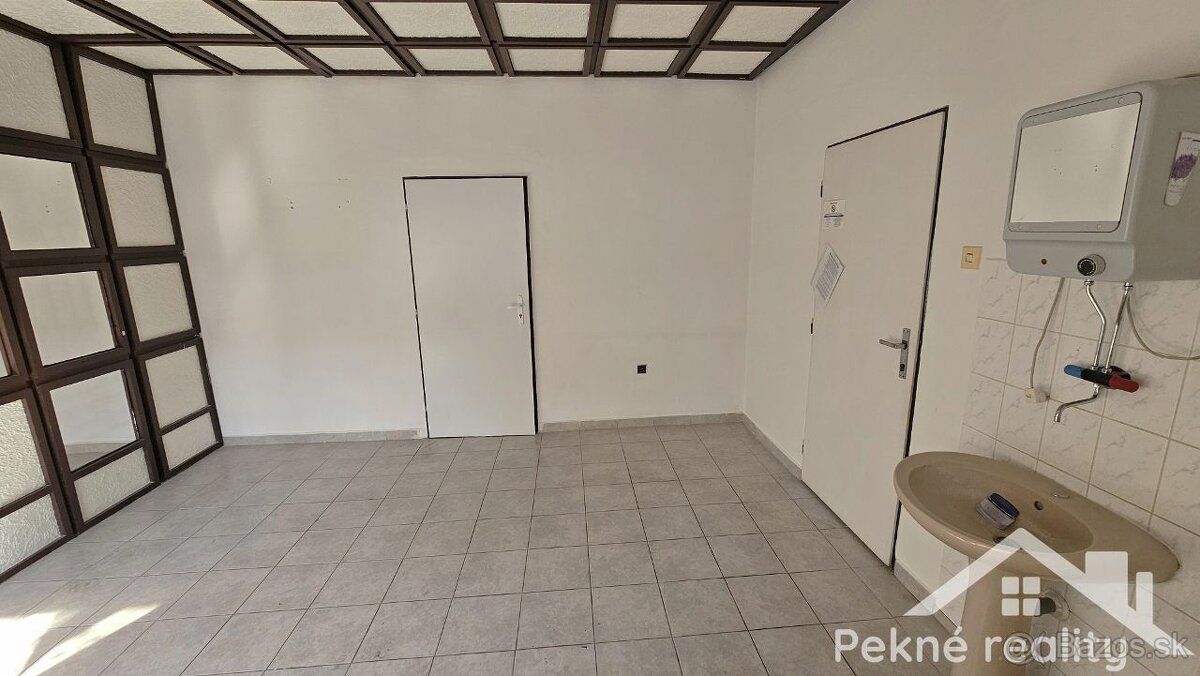 Ponúkame Vám na prenájom priestor vhodný pre služby alebo ka
