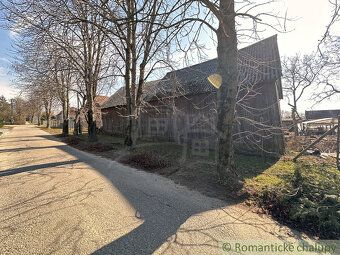 Ponúkame na predaj priestranný pozemok s výmerou 1027 m², na
