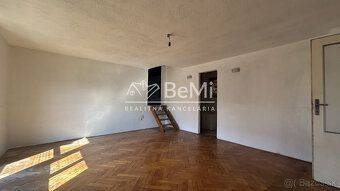 011-112-SASO 
Na predaj rodinný dom v obci Veľký Blh, v čast