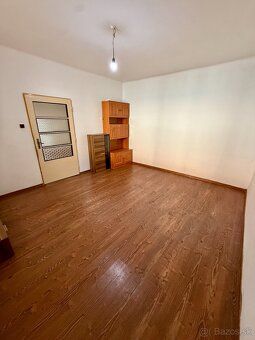 Rodinný dom s pozemkom 2 636 m² – Bánov (potenciál na bývani