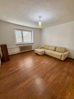 Rodinný dom s pozemkom 2 636 m² – Bánov (potenciál na bývani
