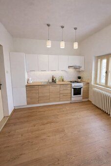 Rodinný dom s pozemkom 2 636 m² – Bánov (potenciál na bývani