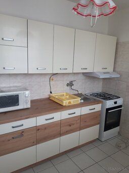 Ponúkam na prenájom dvojizbový byt (upraveny na trojizbovy) 