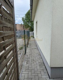 Ponúkame na predaj po komplexnej rekonštrukcii rodinný dom v