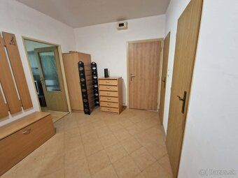 Ponúkame na predaj priestranný 2-izbový byt vlokalite na Jir