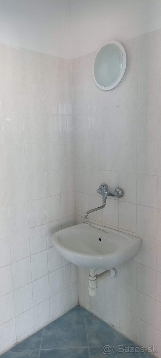 Prenájom obchodného priestoru – 60 m²
Ponúkame na prenájom o