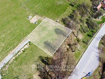 Ponúkame Vám na predaj krásny pozemok v obci Horný Vadičov ,
