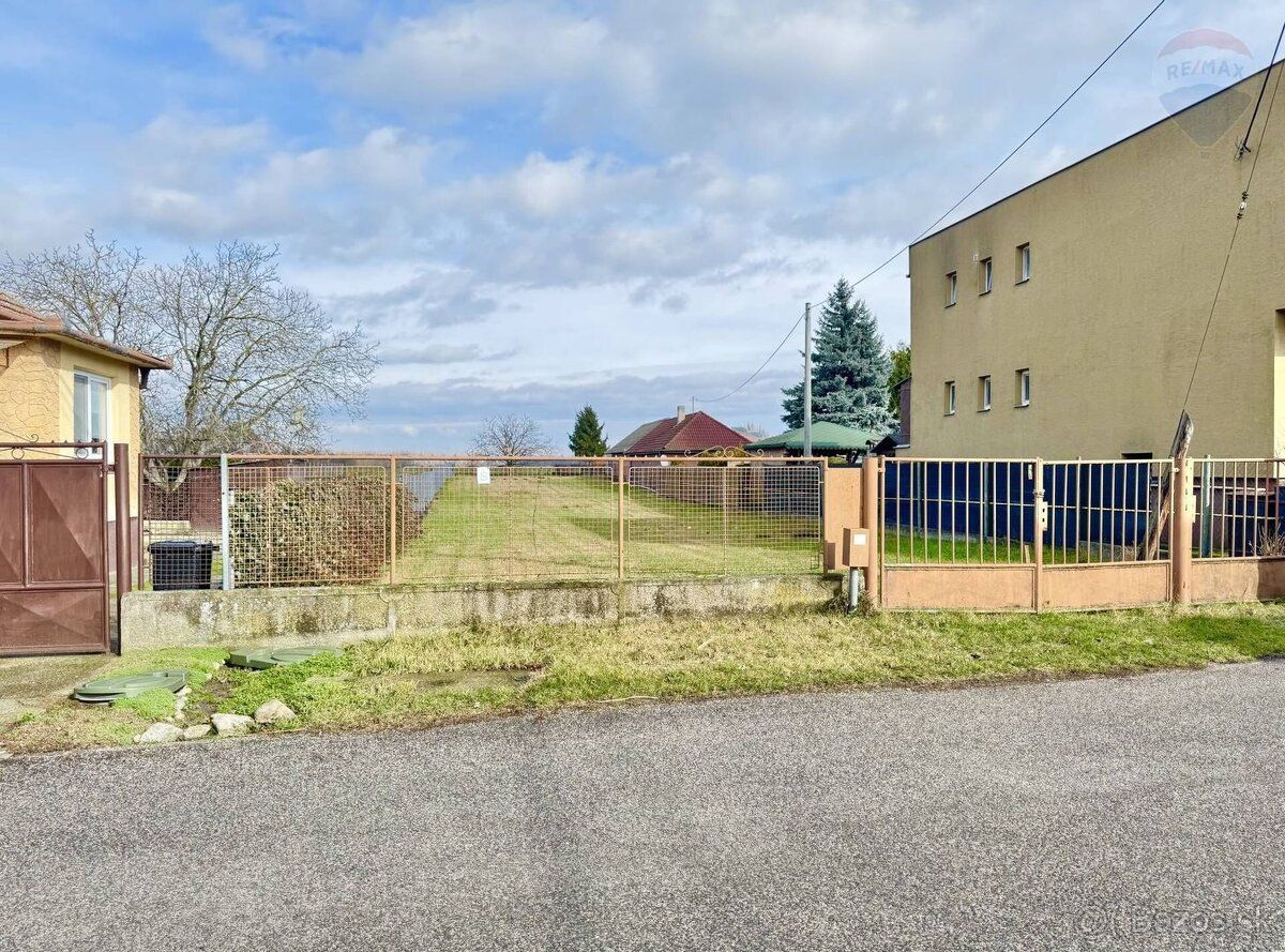 Realitná kancelária REMAX exkluzívne ponúka na predaj pozemo