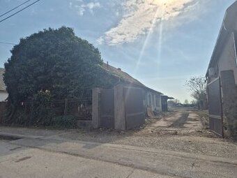 Ponúkam na predaj pozemok o výmere 1424 m² nachádzajúci sa v