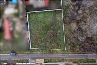 Ponúkam na predaj pozemok o výmere 1424 m² nachádzajúci sa v