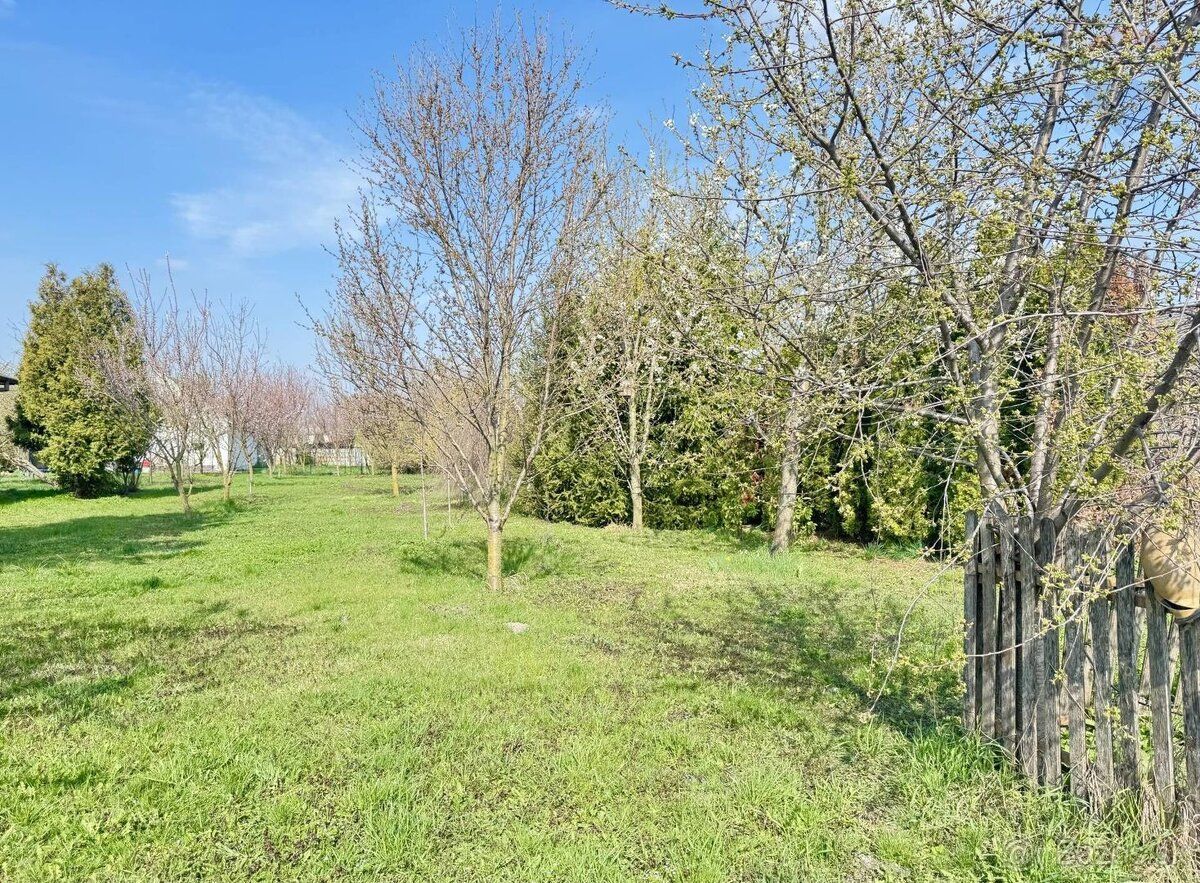 Ponúkam na predaj pozemok o výmere 1424 m² nachádzajúci sa v