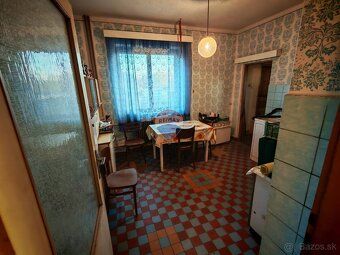 4-izbový dom s veľkorysým pozemkom (1251 m²) v tichej uličke