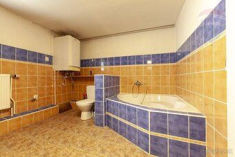 Priestranný rodinný dom s pozemkom 3525 m² ideálny aj na dvo