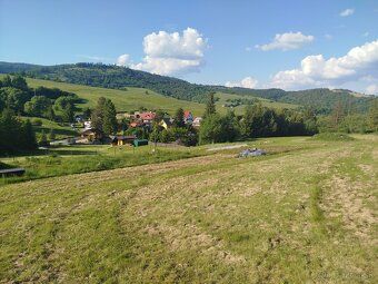 Ponúkame na predaj veľký, slnečný a takmer rovinatý pozemok 
