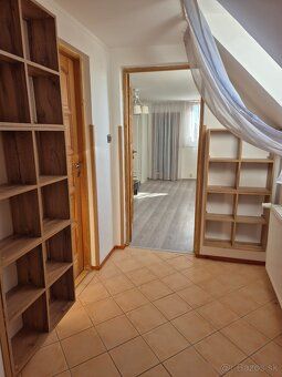 Predám veľký, slnečný 6 izbový dom s rozlohou 300 m2 na 5 ár