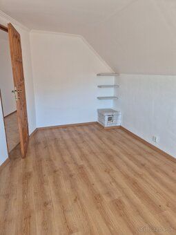 Predám veľký, slnečný 6 izbový dom s rozlohou 300 m2 na 5 ár