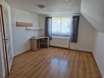 Predám veľký, slnečný 6 izbový dom s rozlohou 300 m2 na 5 ár