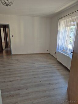 Predám veľký, slnečný 6 izbový dom s rozlohou 300 m2 na 5 ár